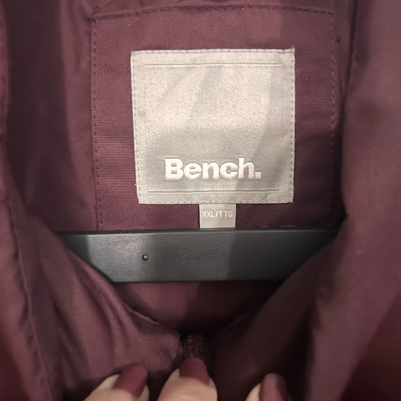 Bench Women’s Burgundy Insulated Vest size 2xl - Picture 2 of 5